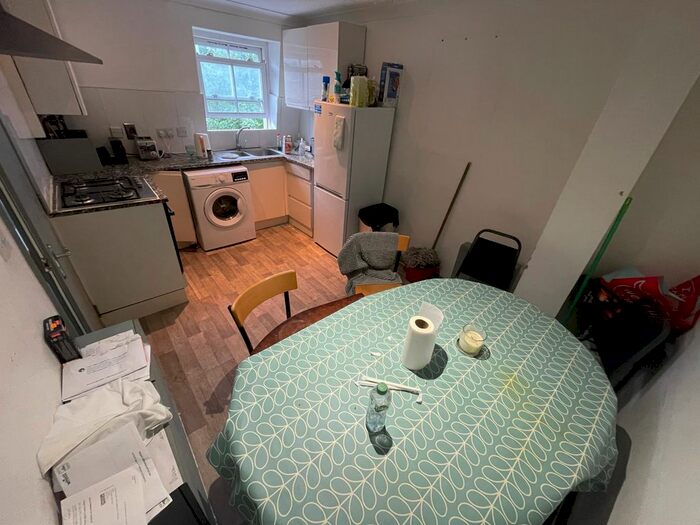 4 Bedroom Maisonette To Rent In Kings Cross Road, Kings Cross, WC1X