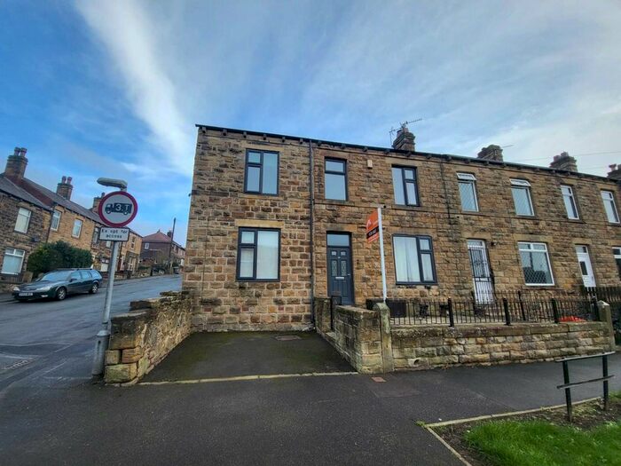 Houses for sale & to rent in WF17 5NY, Cross Park Street, Batley East
