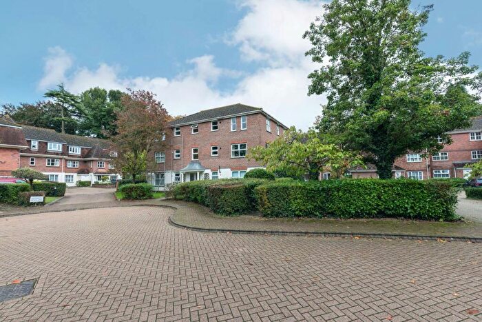 2 Bedroom Flat For Sale In Greenacres, North Parade, RH12