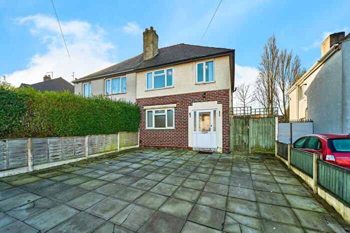 3 Bedroom Semi Detached House For Sale In Smithfield Road, Walsall, West Midlands, WS3