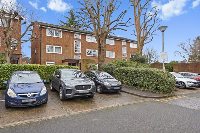 1 Bedroom Flat For Sale In Tidenham Gardens, Croydon, CR0