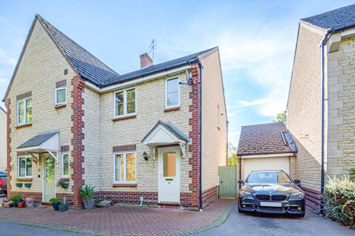 2 Bedroom Semi-Detached House For Sale In Goldfinch Close, Bicester, Oxfordshire, OX26