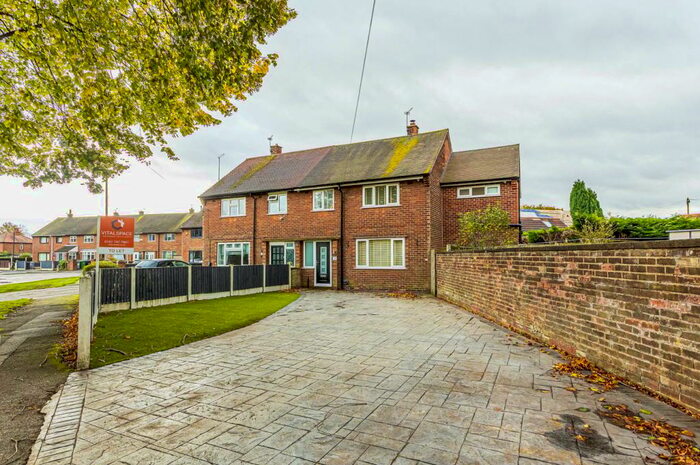 4 Bedroom Semi-Detached House To Rent In Hallcroft, Partington, Manchester, M31