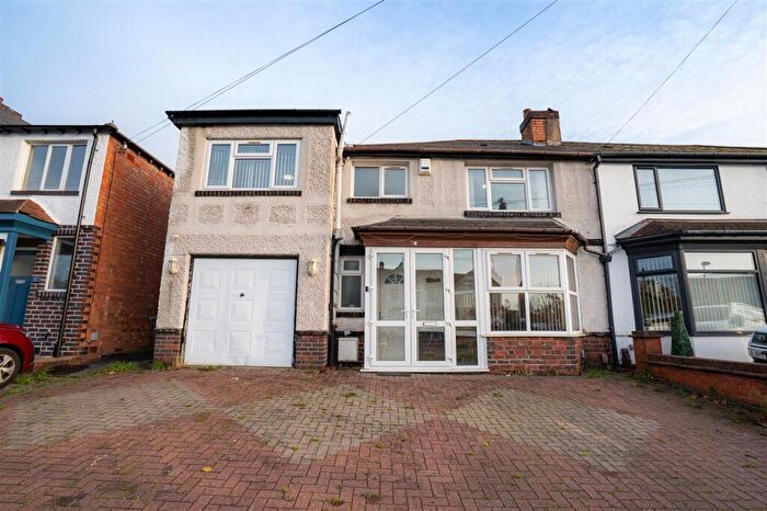 4 Bedroom Semi Detached House For Sale In Baldwins Lane, Birmingham, B28