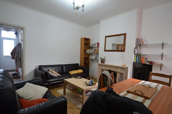 4 Bedroom Terraced House To Rent In Warwards Lane, Selly Oak, B29