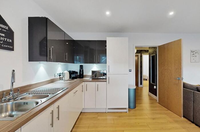 2 Bedroom Flat To Rent In Dunstan Grove, London, SE20