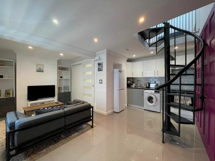 1 Bedroom Flat To Rent In Upper North Street -, S38