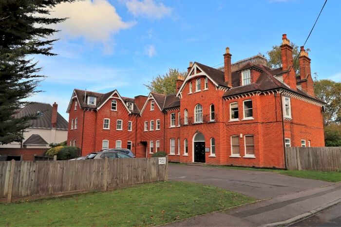 2 Bedroom Apartment To Rent In Westcar Lane, Walton-On-Thames, Surrey, KT12