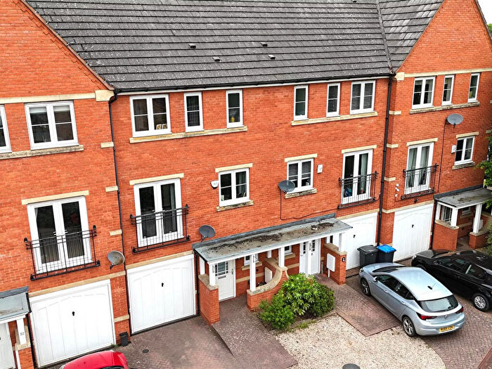 4 Bedroom Town House To Rent In Blyth Close, Cawston, CV22