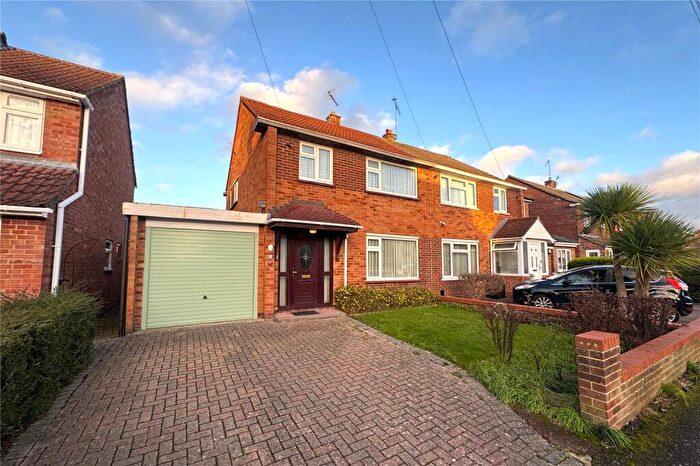 3 Bedroom Semi Detached House For Sale In Northcote Road, Farnborough, Hampshire, GU14