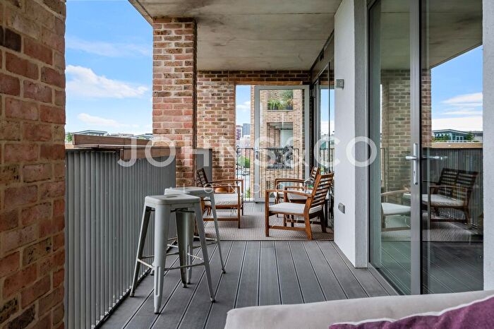 2 Bedroom Flat To Rent In Copland Court, Brentford Lock West, Brentford, TW8