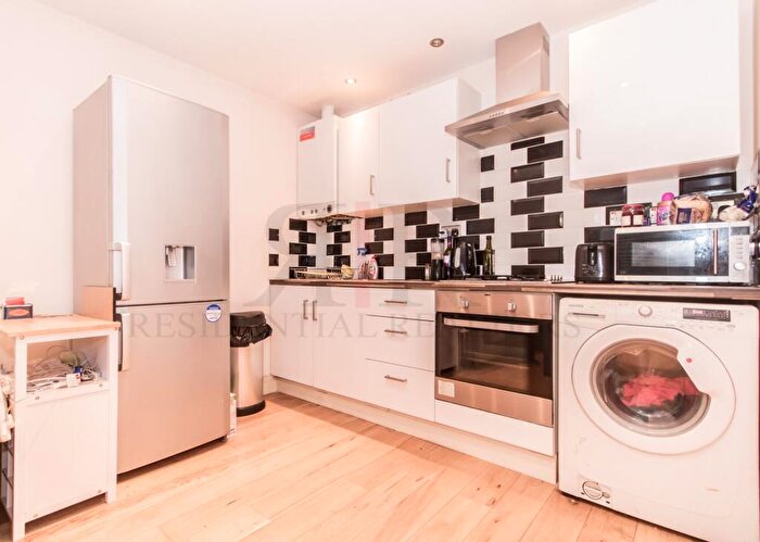 2 Bedroom Flat To Rent In East India Dock Road, London, E14