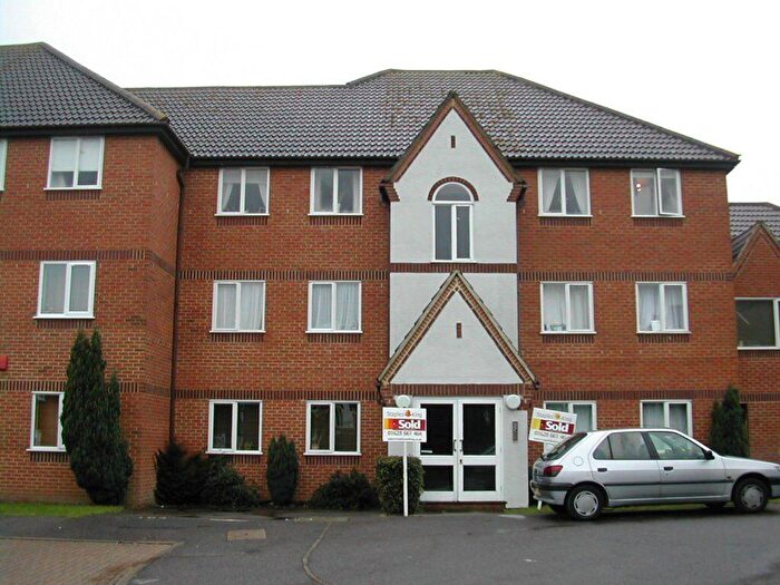2 Bedroom Flat To Rent In Littlebrook Avenue, Burnham, SL2