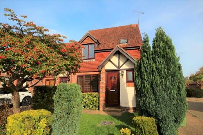 2 Bedroom Property To Rent In Coleridge Close, Horsham, RH12
