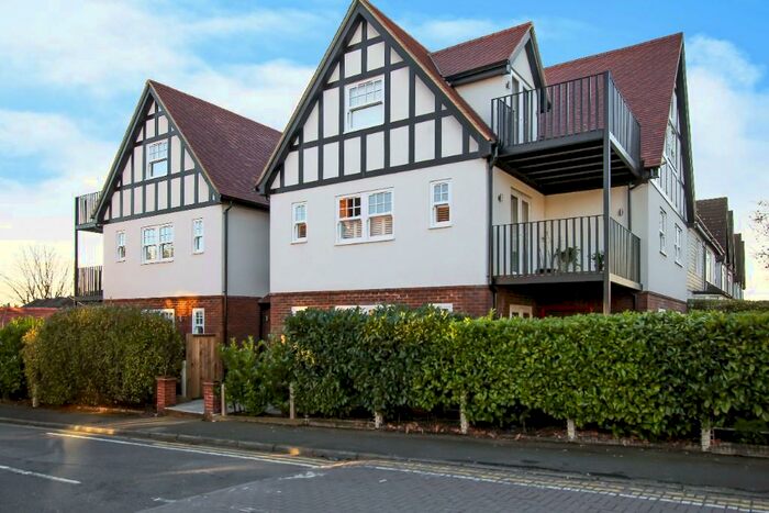 2 Bedroom Apartment To Rent In Westbury Road, Brentwood, Essex, CM14