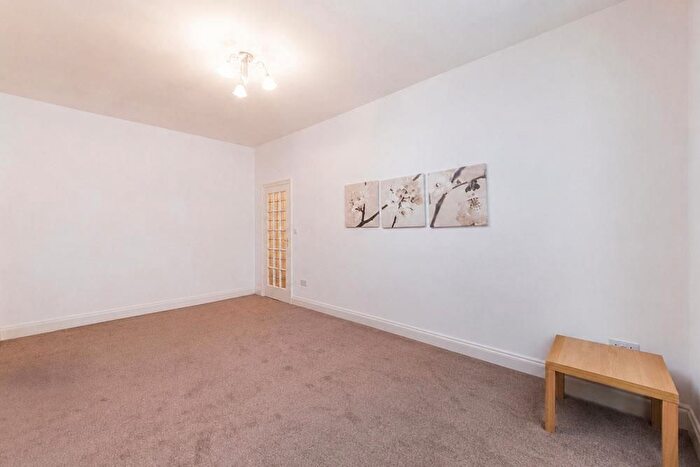 2 Bedroom Flat To Rent In Westbourne Terrace, Bayswater, London, W2