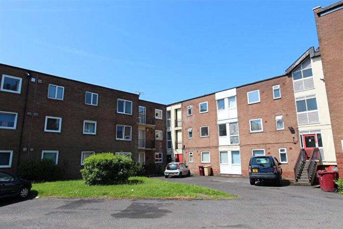 2 Bedroom Apartment For Sale In Hill View Court, Bolton, BL1