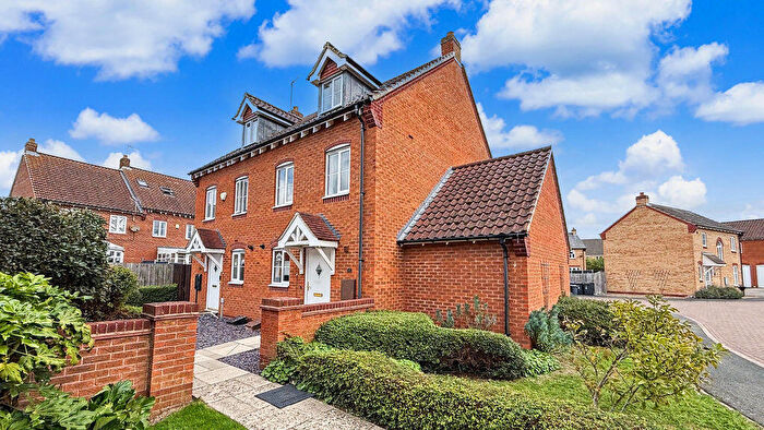 3 Bedroom Semi-Detached House For Sale In Leveret Chase, Witham St Hughs, LN6