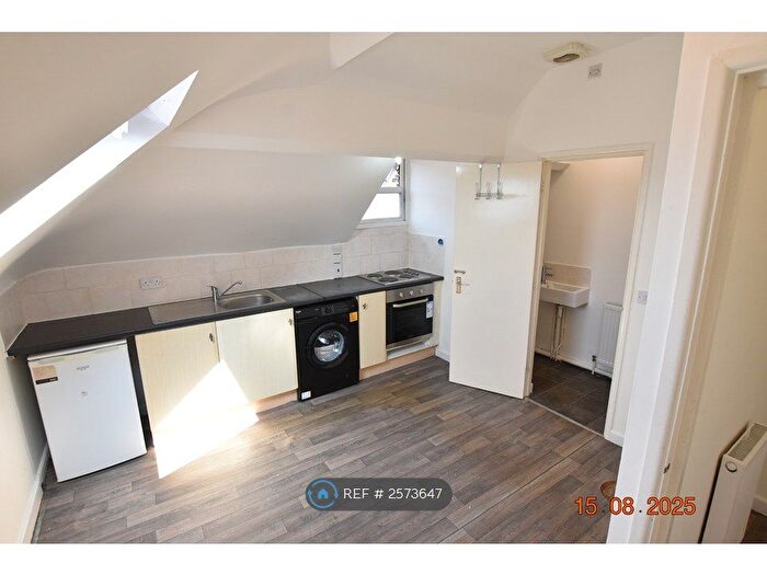 1 Bedroom Flat To Rent In Crescent Road, Luton, LU2
