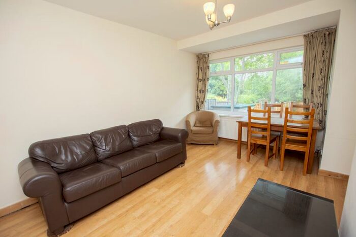 3 Bedroom Flat To Rent In Selly Oak, Birmingham, West Midlands, B29