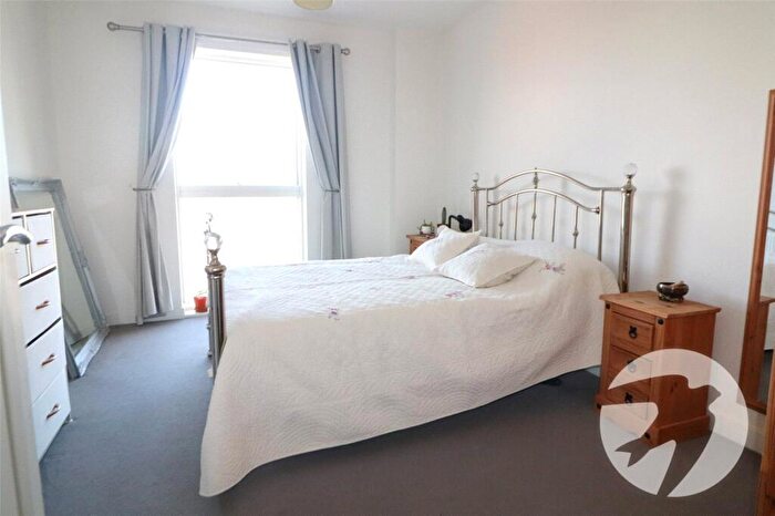 1 Bedroom Flat For Sale In Larner Road, Erith, DA8