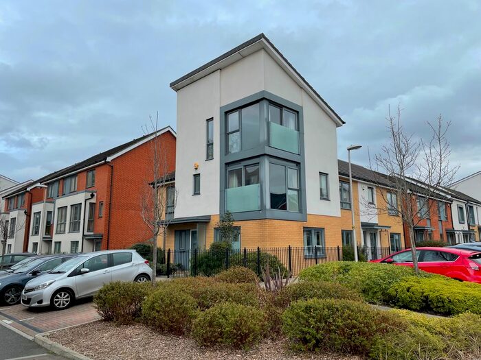 4 Bedroom Town House To Rent In Drake Way, Reading, RG2