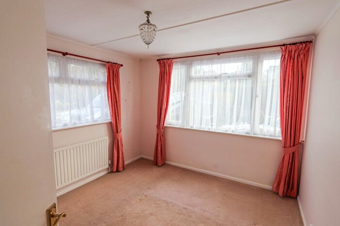 2 Bedroom Bungalow For Sale In Oakhurst Road, Battle, TN33