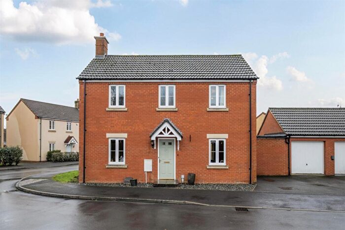 4 Bedroom Detached House For Sale In Golden Road, Devizes, SN10