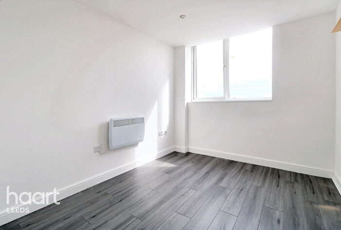 2 Bedroom Apartment For Sale In York Road, Leeds, LS9
