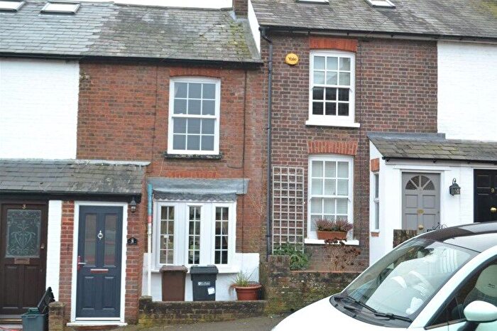 2 Bedroom House To Rent In Harpenden Rise, Harpenden, AL5