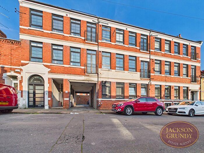 2 Bedroom Flat To Rent In Artizan Road, Abington, NN1