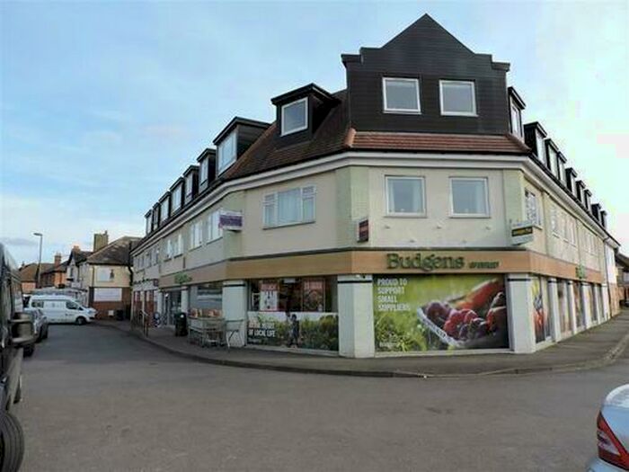 2 Bedroom Apartment To Rent In Byfleet, KT14