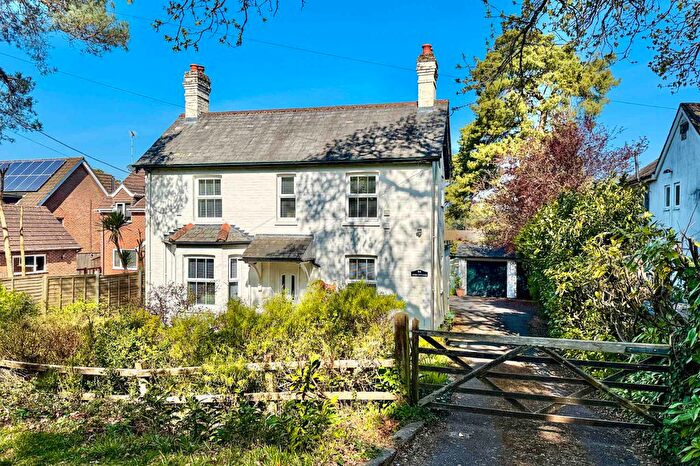 3 Bedroom Detached House For Sale In Ringwood Road, St. Ives, BH24