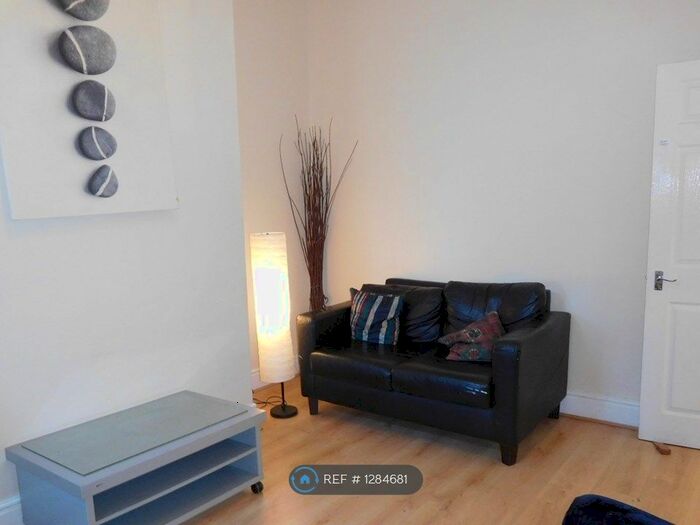 5 Bedroom Terraced House To Rent In Whitby Rd, Manchester M14