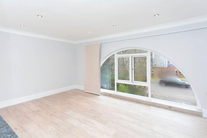 1 Bedroom Flat For Sale In Cedar Wood Drive, Watford, WD25