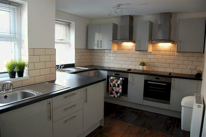 7 Bedroom Detached House To Rent In Dyson Street, Huddersfield, West Yorkshire, HD5