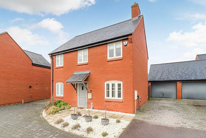 4 Bedroom Detached House For Sale In River View, Old Stratford, MK19