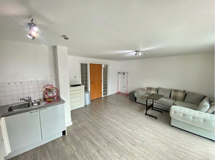 2 Bedroom Apartment To Rent In Bloomsbury Court, NG1
