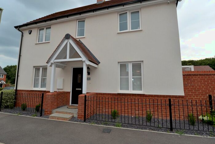 3 Bedroom Link Detached House To Rent In Chiltern Crescent, Fair Oak, SO50