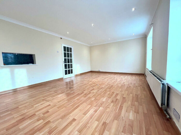 2 Bedroom Maisonette To Rent In Trefgarne Road, Dagenham, RM10