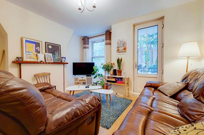 3 Bedroom Flat To Rent In Deptford Church Street, Farrer House Deptford Church Street, SE8