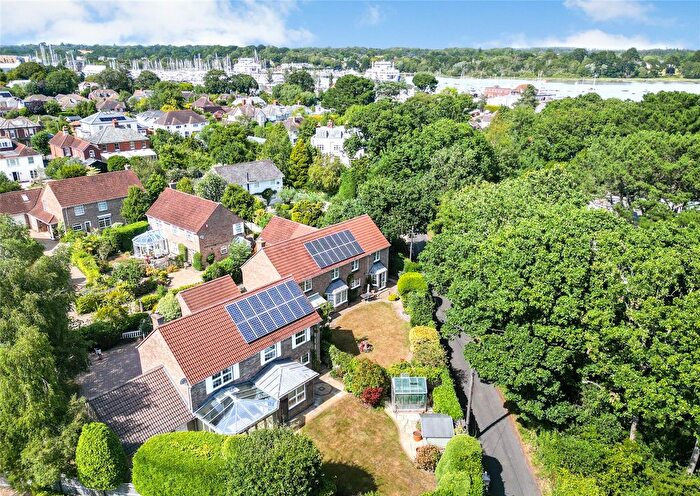 4 Bedroom Detached House For Sale In Kingsfield, Lymington, Hampshire, SO41