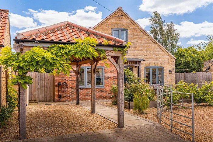 4 Bedroom Detached House For Sale In East Road, Navenby, Lincoln, Lincolnshire, LN5