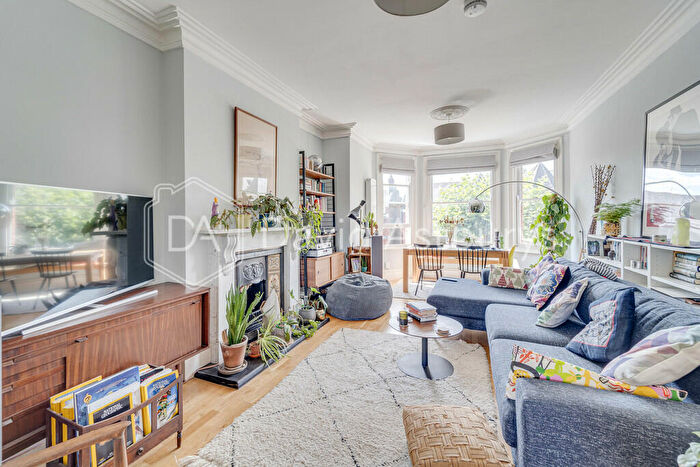 4 Bedroom Apartment To Rent In Stapleton Hall Road, Crouch End, London, N4