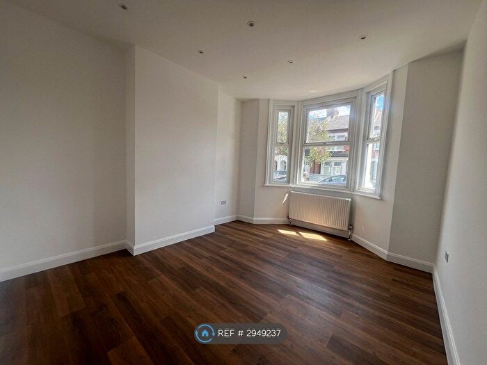 1 Bedroom Flat To Rent In Whitestile Road, Brentford, TW8
