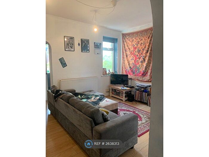 2 Bedroom Flat To Rent In Chorlton, Manchester, M21