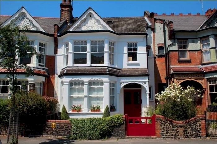 3 Bedroom Ground Flat To Rent In Dukes Avenue, Muswell Hill, N10