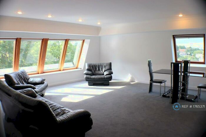 2 Bedroom Flat To Rent In Fitzwilliam Heights, London, SE23