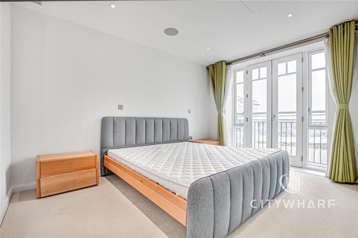 2 Bedroom Flat To Rent In Higham House East, Carnwath Road, London, SW6
