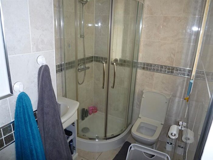 5 Bedroom Semi-Detached House To Rent In Halfway Avenue, LU4